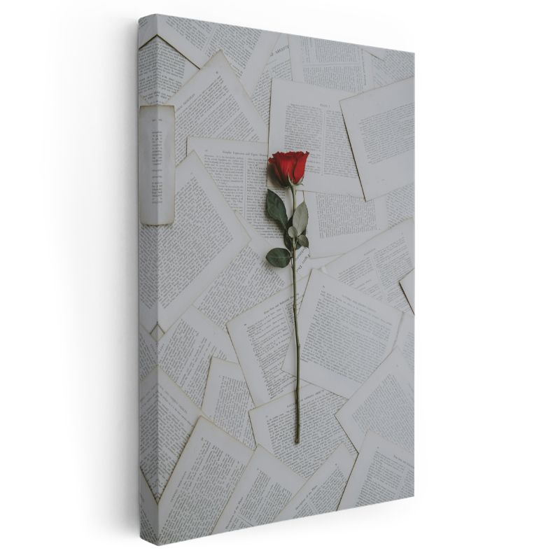 Edebiyat Gülü - Kitap Sayfaları Üzerinde Kırmızı Gül Kanvas Tablo