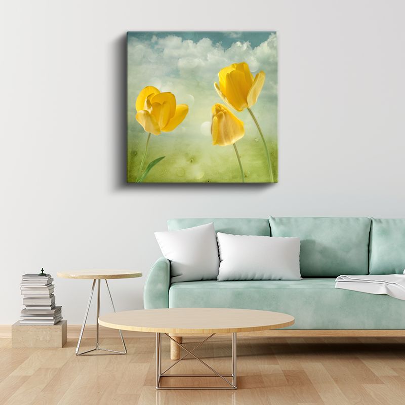 Sarı Laleler - Bulutlu Gökyüzü Altında Bahar Çiçekleri Kanvas Tablo
