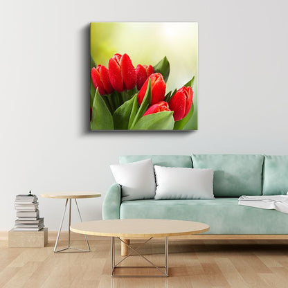 Lale Buketi - Yeşil Yapraklar Arasında Kırmızı Çiçekler Kanvas Tablo