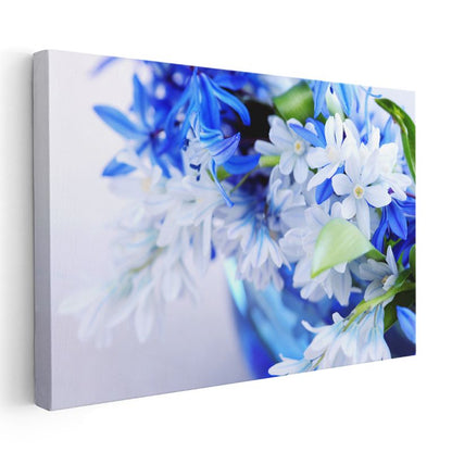 Mavi Çiçekler - Beyaz Detaylı Zarif Buket Kanvas Tablo