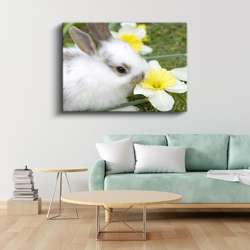 Beyaz Tavşan - Nergis Çiçeği ile Sevimli Kompozisyon Kanvas Tablo