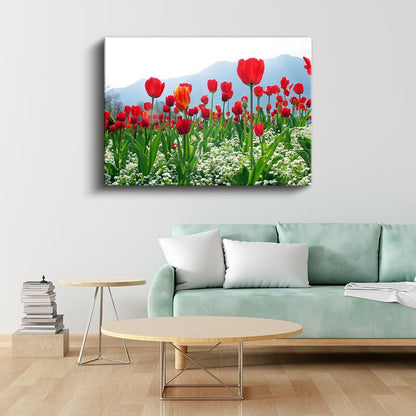 Kırmızı Laleler - Beyaz Çiçeklerle Dağ Manzarası Kanvas Tablo