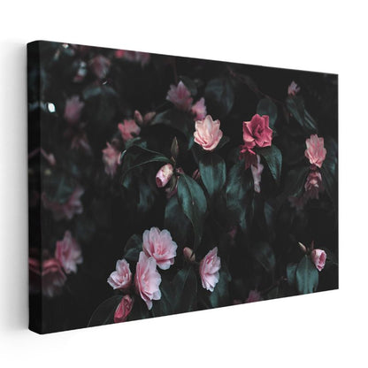 Kamelya Çiçekleri - Koyu Yapraklı Romantik Tasarım Kanvas Tablo