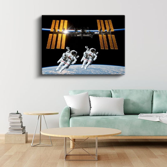 Uzay İstasyonu ve Astronotlar - Yıldızlar Arasında Keşif Kanvas Tablo