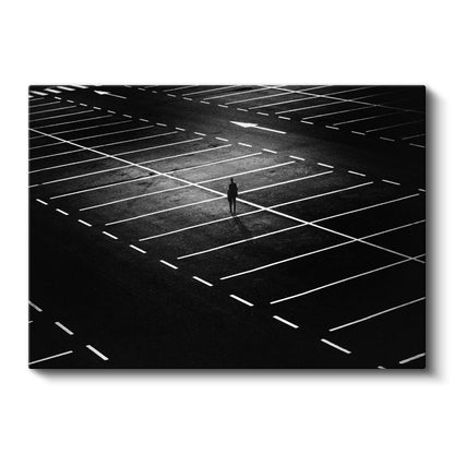 Yalnızlık - Boş Otoparkta Tek Figür Kanvas Tablo