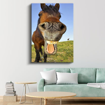 Gülen At - Neşeli İfadeli Komik Portre Kanvas Tablo