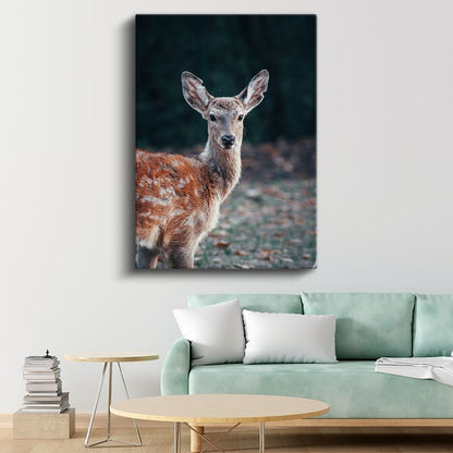 Orman Geyiği - Benekli Tüyleriyle Zarif Duruş Kanvas Tablo
