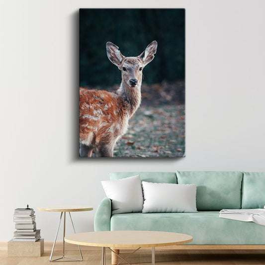 Orman Geyiği - Benekli Tüyleriyle Zarif Duruş Kanvas Tablo
