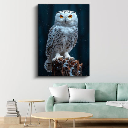 Kar Baykuşu - Kütük Üzerinde Turuncu Gözlü Avcı Kanvas Tablo