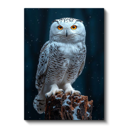 Kar Baykuşu - Kütük Üzerinde Turuncu Gözlü Avcı Kanvas Tablo
