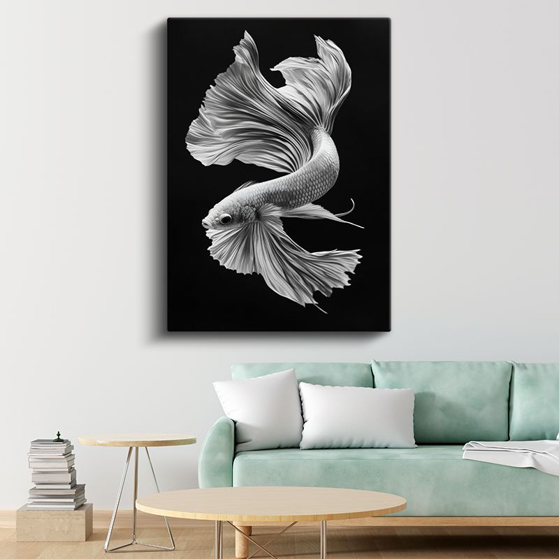 Zarif Beta Balığı - Siyah Zeminde Beyaz Tüllü Yüzgeçler Kanvas Tablo