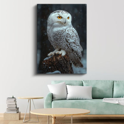 Kar Baykuşu - Kütük Üzerinde Turuncu Gözlü Avcı Kanvas Tablo