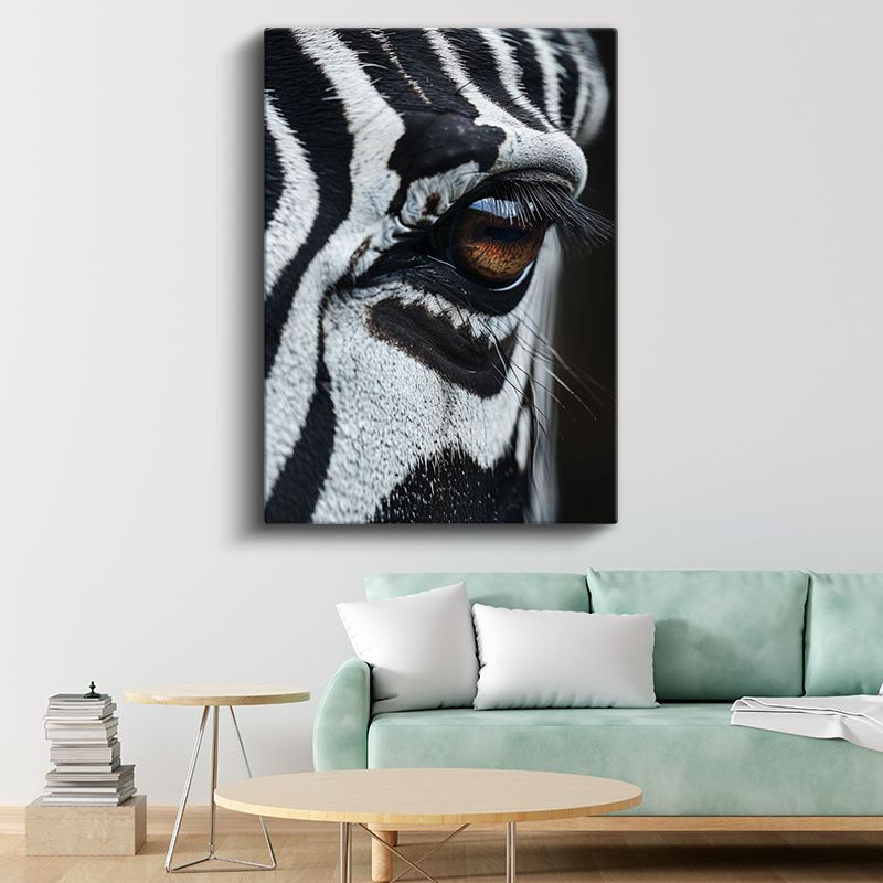 Zebra Gözü - Siyah Beyaz Desenlerde Kahverengi Bakış Kanvas Tablo