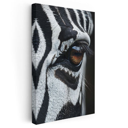 Zebra Gözü - Siyah Beyaz Desenlerde Kahverengi Bakış Kanvas Tablo