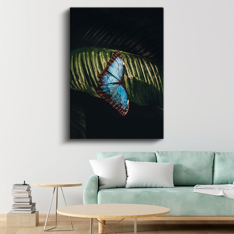 Mavi Kelebek Zarafeti - Yaprak Üzerinde Dinlenen Nadir Güzellik Kanvas Tablo