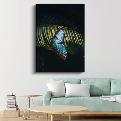 Mavi Kelebek Zarafeti - Yaprak Üzerinde Dinlenen Nadir Güzellik Kanvas Tablo