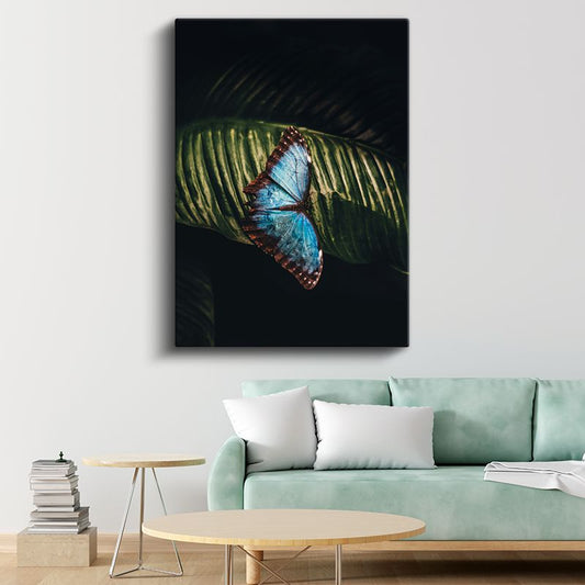 Mavi Kelebek Zarafeti - Yaprak Üzerinde Dinlenen Nadir Güzellik Kanvas Tablo