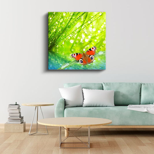 Kırmızı Kelebek - Yeşil Yapraklar Arasında Dans Eden Güzellik Kanvas Tablo