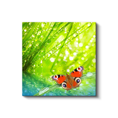 Kırmızı Kelebek - Yeşil Yapraklar Arasında Dans Eden Güzellik Kanvas Tablo