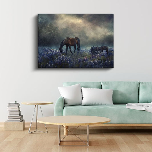 Çiçekli Çayırda Atlar - Mor Lalelerin Arasında Huzurlu Anlar Kanvas Tablo