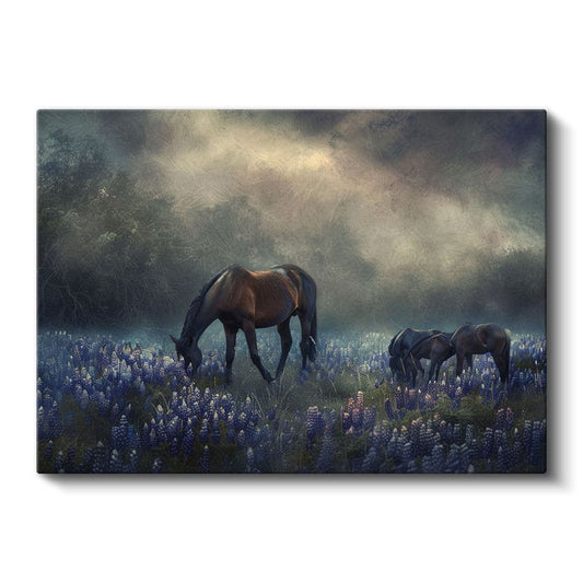 Çiçekli Çayırda Atlar - Mor Lalelerin Arasında Huzurlu Anlar Kanvas Tablo