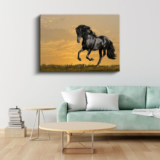Gün Batımı Koşusu - Çayırdaki Siyah At Kanvas Tablo