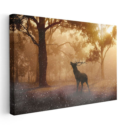 Orman Geyiği - Sisli Ağaçlar Arasında Yaban Hayatı Kanvas Tablo