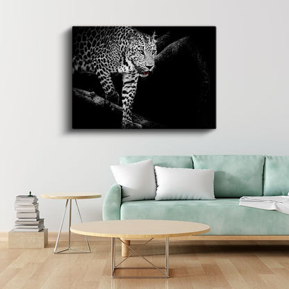 Karanlıktaki Leopar - Gece Avcısı Yırtıcı Kedi Kanvas Tablo