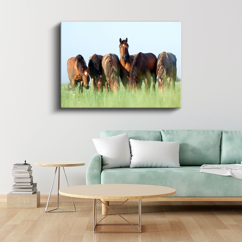 At Sürüsü - Yeşil Çayırda Otlayan Kahverengi Güzeller Kanvas Tablo