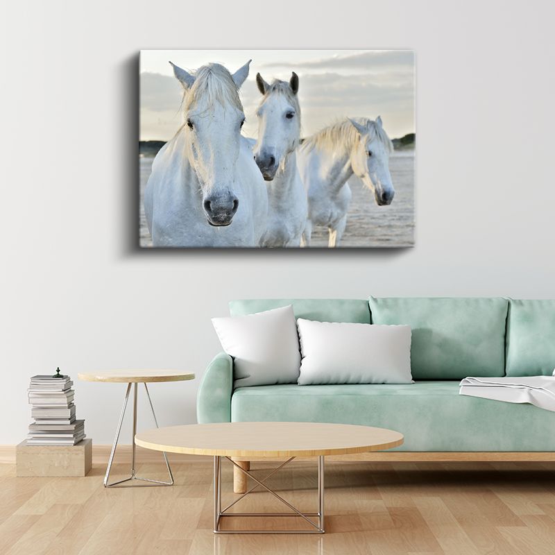 Beyaz Atlar - Sahilde Yan Yana Duran Üçlü Kanvas Tablo