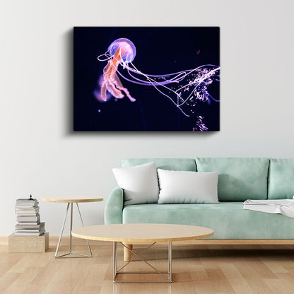 Mor Denizanası - Karanlık Sularda Parlayan Işık Kanvas Tablo
