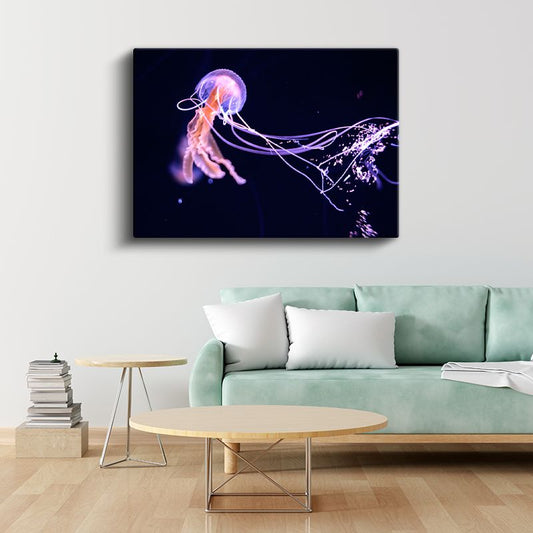 Mor Denizanası - Karanlık Sularda Parlayan Işık Kanvas Tablo
