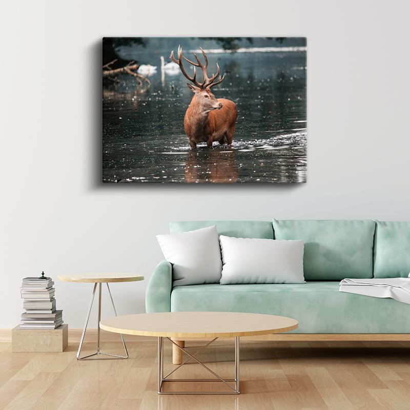 Görkemli Geyik - Su İçinde Heybetli Duruş Kanvas Tablo