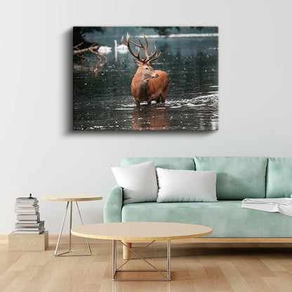 Görkemli Geyik - Su İçinde Heybetli Duruş Kanvas Tablo