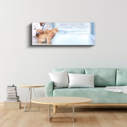 Veteriner Kedisi - Muayene Olan Sevimli Kızıl Kedi Kanvas Tablo