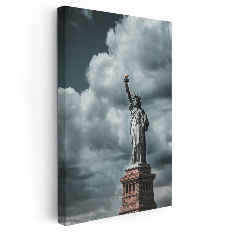 Özgürlük Heykeli - Dramatik Gökyüzü Altında Amerikan Simgesi Kanvas Tablo