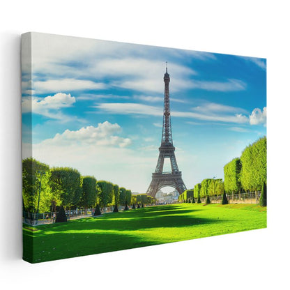 Eyfel Kulesi - Bahar Yeşillikleri Arasında Kanvas Tablo