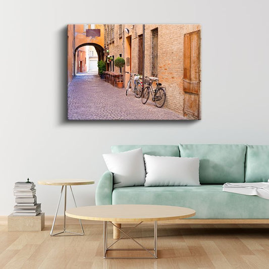 İtalyan Sokağı - Bisikletli Tuğla Kemerler Kanvas Tablo
