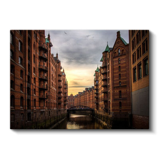 Hamburg Depo Bölgesi - Tarihi Tuğla Mimarisi Kanvas Tablo
