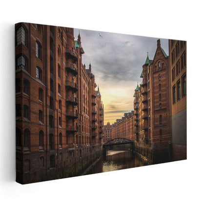 Hamburg Depo Bölgesi - Tarihi Tuğla Mimarisi Kanvas Tablo