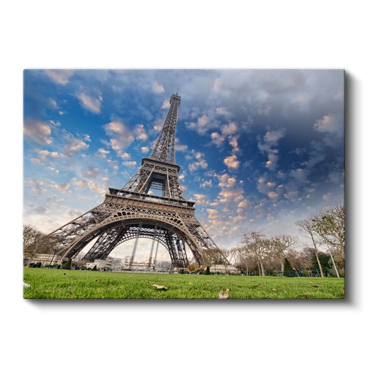 Eyfel Kulesi - Bahar Gökyüzü Altında Kanvas Tablo