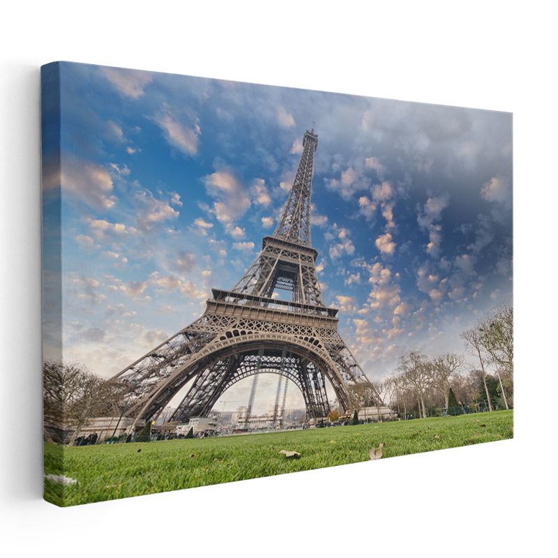Eyfel Kulesi - Bahar Gökyüzü Altında Kanvas Tablo