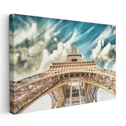 Eyfel Kulesi - Alttan Bakış Perspektifi Kanvas Tablo