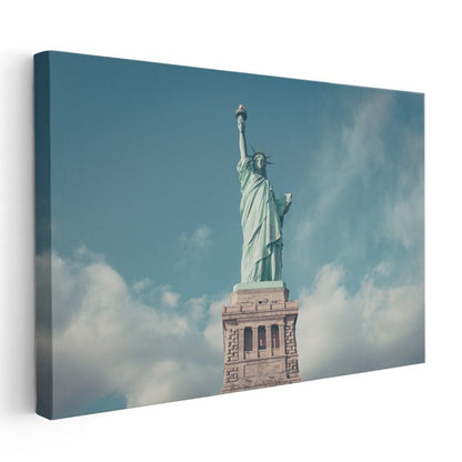Özgürlük Heykeli - Turkuaz Gökyüzü Altında Kanvas Tablo