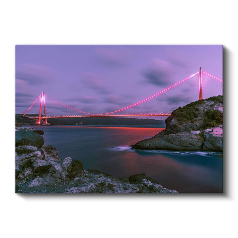 Kırmızı Köprü - Mor Gökyüzü Altında Modern Mimari Kanvas Tablo
