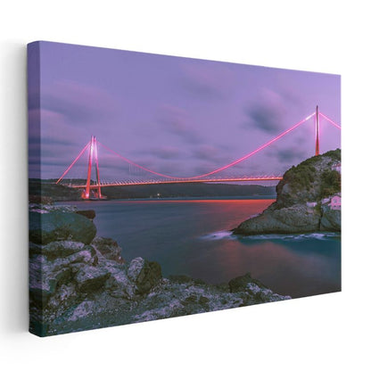Kırmızı Köprü - Mor Gökyüzü Altında Modern Mimari Kanvas Tablo