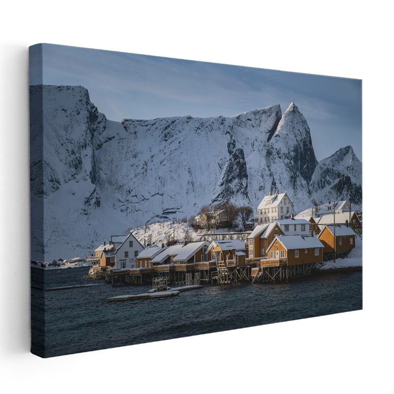 Norveç Evleri - Karlı Dağlar Eteklerinde Balıkçı Köyü Kanvas Tablo