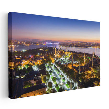 Sultanahmet Bölgesi - Gece Işıklarında İstanbul Kanvas Tablo