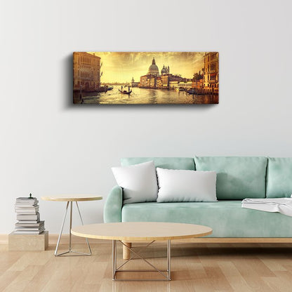 Venedik Kanalı - Altın Işıklı Gondol Yolculuğu Kanvas Tablo