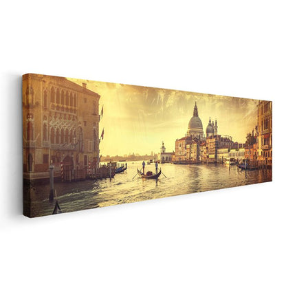 Venedik Kanalı - Altın Işıklı Gondol Yolculuğu Kanvas Tablo